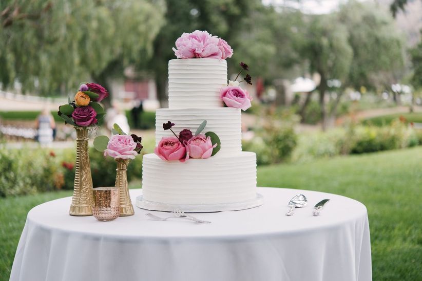15 Wedding  Cake  Cutting  Songs  That Aren t Overplayed 