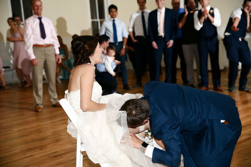 10 Garter Toss Songs to Tastefully Up Your Sultry - WeddingWire